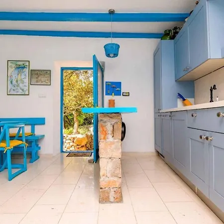 Prázdninový dům With Pool In 55413 Veli Lošinj